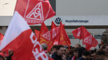 Protests against Germanys auto industry over job cuts