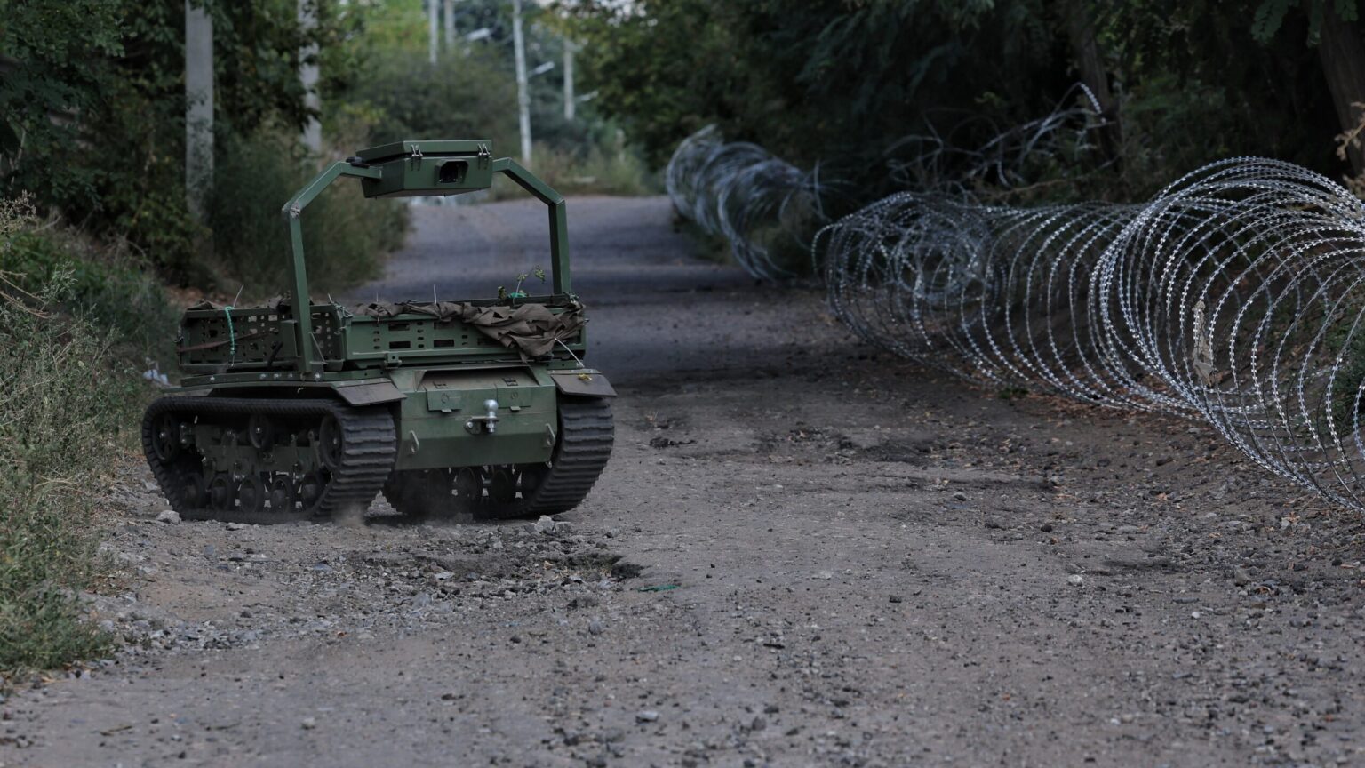 Robots carry out combat airdrops and mine clearing operations in Ukraine against Russian pincer attack Robots carry out combat airdrops and mine clearing operations in