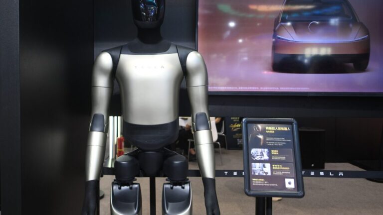 Tesla employees hesitant to train Optimus humanoid robot as replacement Tesla employees hesitant to train Optimus humanoid robot as replacement