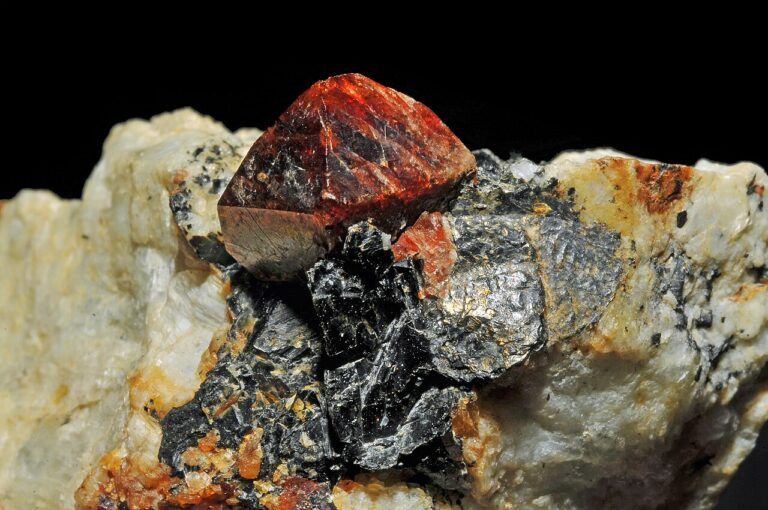 What Causes the Layering of the Earths Crust Cyworthy