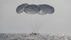 NASA Astronaut Splashes Down After 100 Million Miles in Space NASA Astronaut Splashes Down After 100 Million Miles in Space