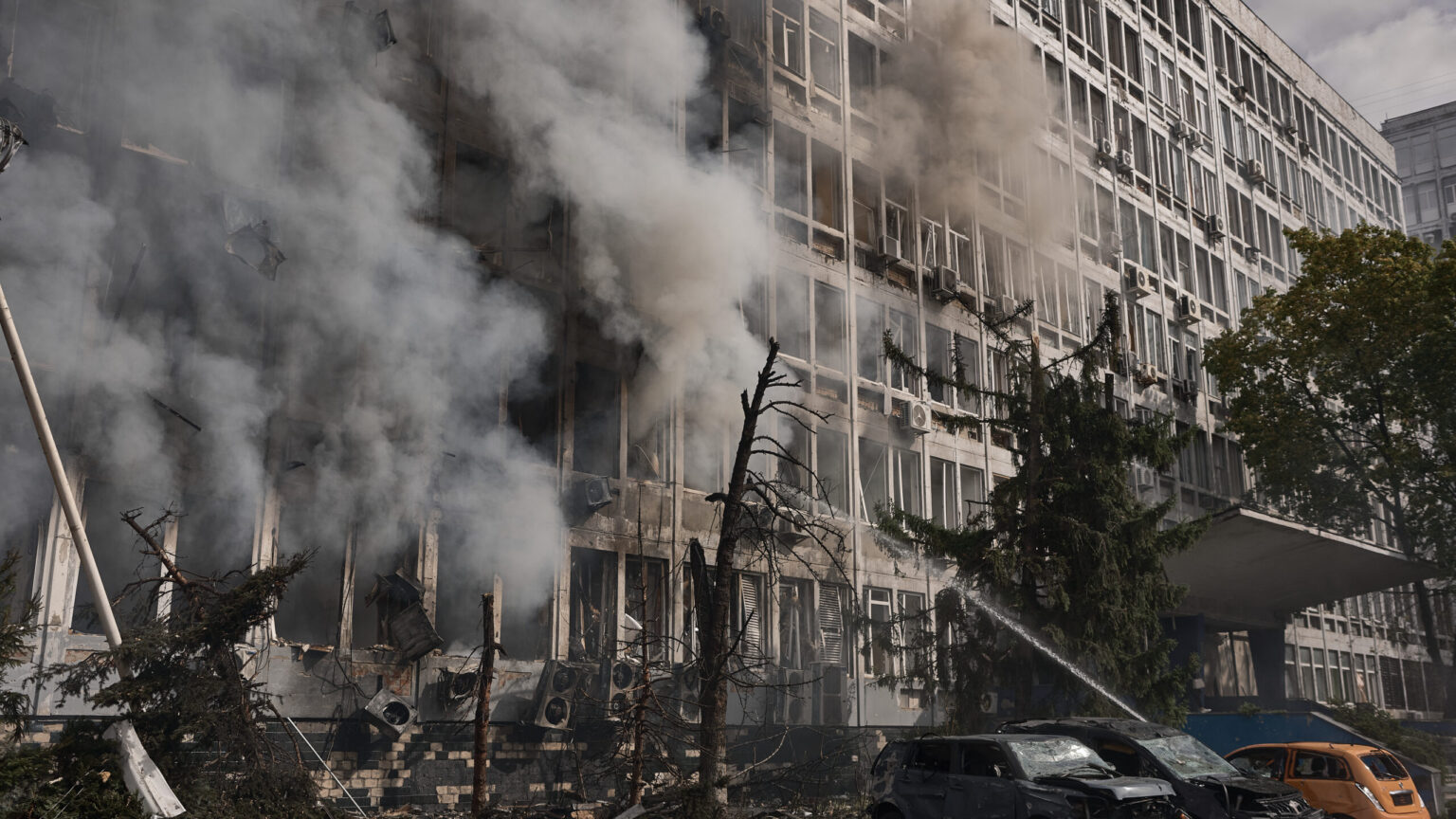 Russian drone attacks Ukrainian data center by exploiting air defenses