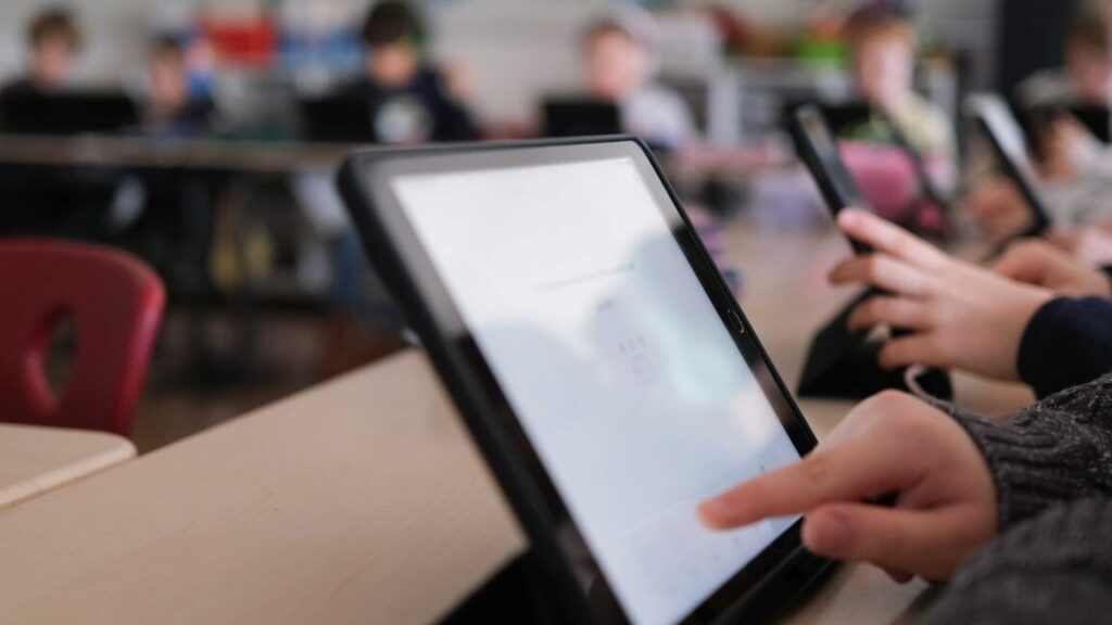 Schools Protest FCC Plan to Cut Children Off the Internet Schools Protest FCC Plan to Cut Children Off the Internet