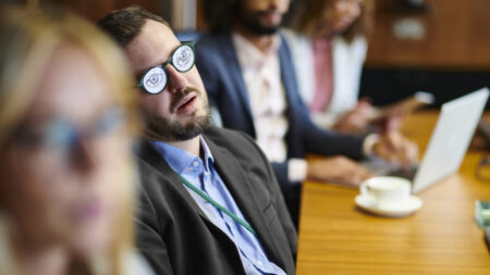 science says bosses should talk less in meetings
